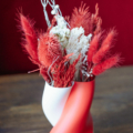 Trockenblumengesteck in Design-Vase aus der Blumen Mitzi Valentins-Edition